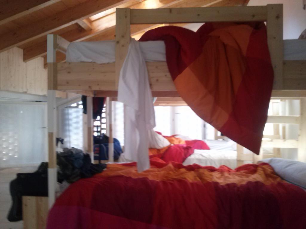 Ostello Casa Rossa Laveno-Mombello Quarto foto