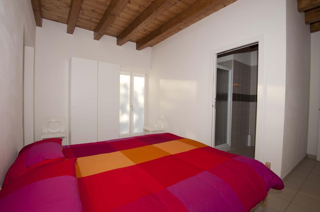 Ostello Casa Rossa Laveno-Mombello Quarto foto