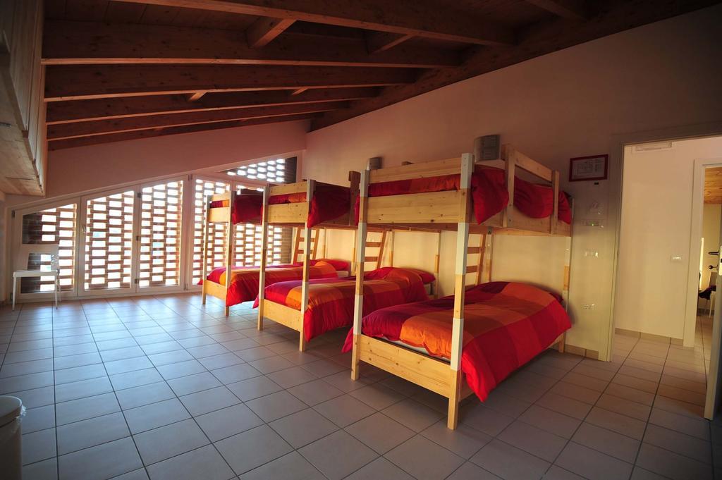 Ostello Casa Rossa Laveno-Mombello Quarto foto